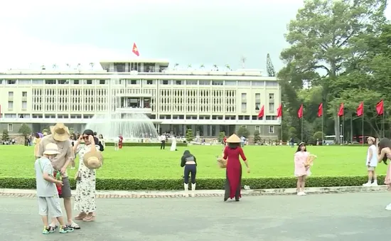 Nhiều người dân lựa chọn các khu vui chơi ở trung tâm TP Hồ Chí Minh