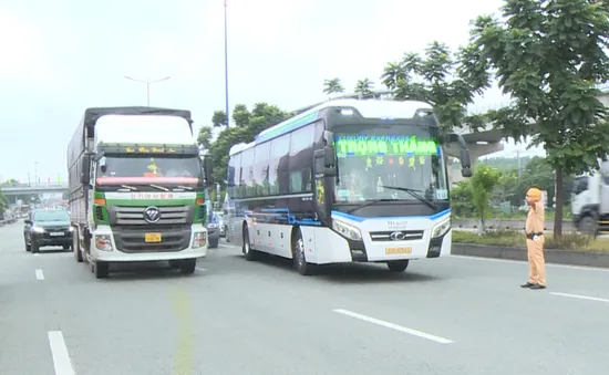 TP Hồ Chí Minh: Phạt trên 4 tỷ đồng sau 1 tháng tổng kiểm soát xe khách, container