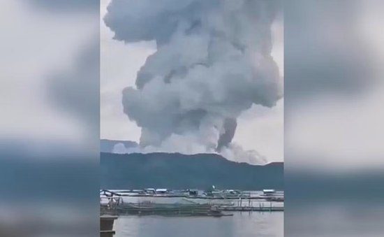 Núi lửa phun khói bụi, Philippines ban bố cảnh báo về sức khỏe