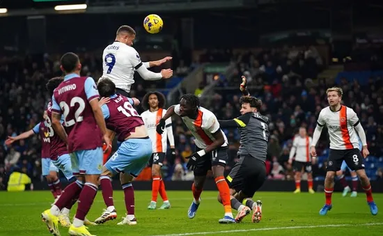 Burnley và Luton Town chia điểm kịch tính