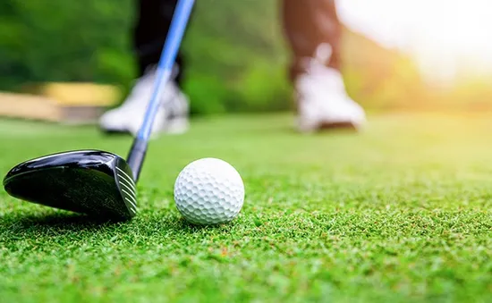 Cho thôi chức vụ đối với cán bộ đánh golf trong giờ hành chính