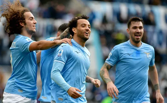 AC Milan đánh bại AS Roma trên sân nhà, Lazio thắng Lecce