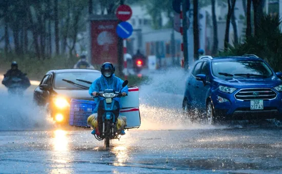 Miền Trung mưa lớn cục bộ, khả năng lũ quét, ngập úng, sạt lở