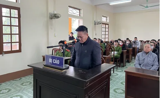 Cựu cán bộ xã tham ô tiền trợ cấp thờ cúng liệt sĩ lãnh 8 năm tù