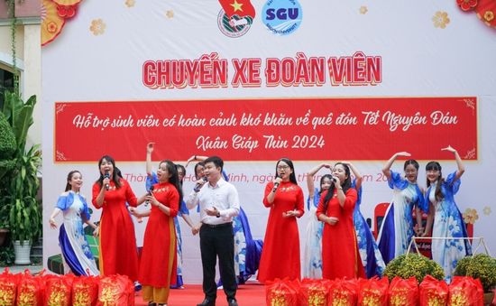 Chuyến xe đoàn viên đưa nhiều sinh viên có hoàn cảnh khó khăn về quê ăn Tết