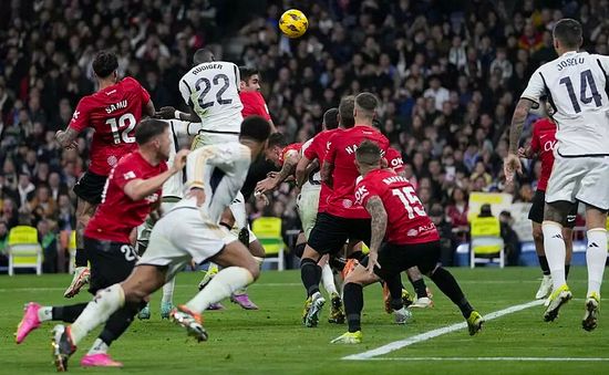 Vòng 19 La Liga: Real Madrid và Granada tiếp tục đua song mã