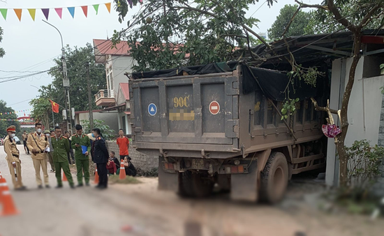 Xác định nguyên nhân vụ ô tô lao vào tiệm cắt tóc làm 4 người thương vong