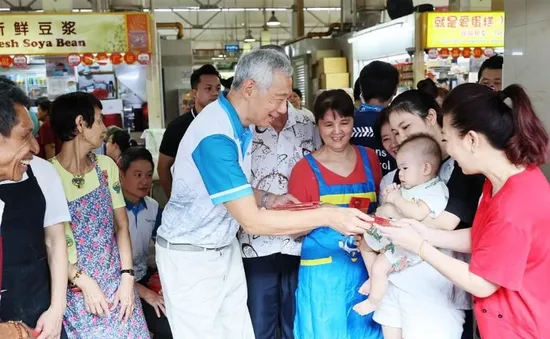 Thủ tướng Singapore kêu gọi người dân sinh thêm con trong năm mới