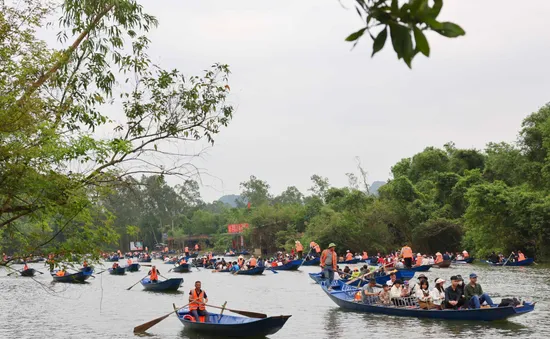 Vui, buồn lễ hội đầu năm