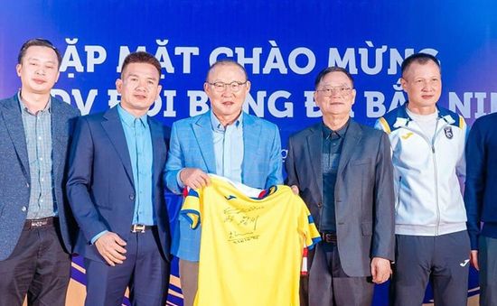 HLV Park Hang Seo kí hợp đồng với đội bóng hạng Nhì tại Việt Nam