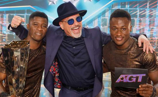 Tiết mục chồng đầu làm nên "lịch sử" tại America's Got Talent: Fantasy League