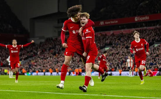 Liverpool ngược dòng thắng đậm Luton Town