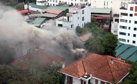 Hà Nội: Cháy nhà hàng trên phố Lý Thường Kiệt