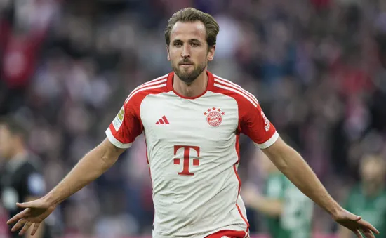 Harry Kane cân bằng kỷ lục của Luca Toni