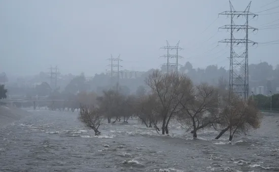 California: Cơn bão thứ hai trong tuần gây mưa lớn và mất điện