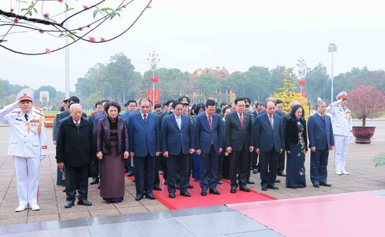 Lãnh đạo Đảng, Nhà nước vào Lăng viếng Bác nhân dịp Tết Nguyên đán Giáp Thìn 2024