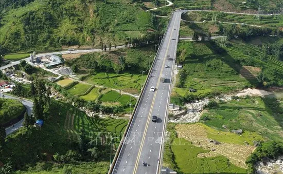 Thu phí đường bộ không dừng đường nối cao tốc Nội Bài - Lào Cai đến Sa Pa