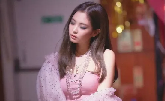 Jennie (BLACKPINK) - Nữ nghệ sĩ solo K-Pop đầu tiên sở hữu MV 1 tỷ lượt xem