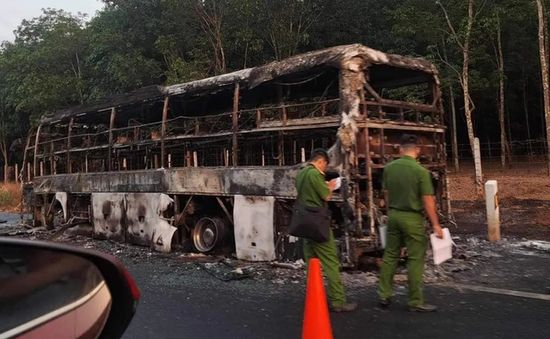 Điều tra nguyên nhân xe khách trên cao tốc Phan Thiết - Dầu Giây bất ngờ bốc cháy