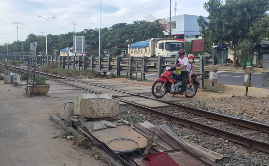 Lối đi tự mở gây khó cho việc nâng tốc độ chạy tàu