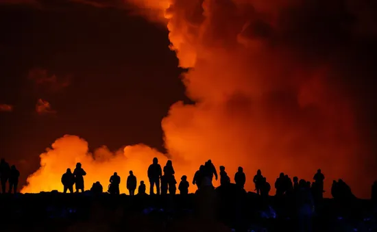 Núi lửa phun trào, Iceland ban bố tình trạng khẩn cấp