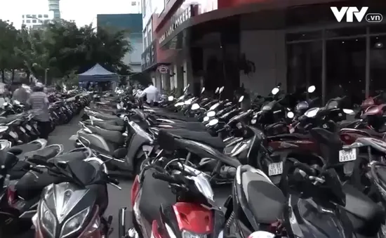 Cảnh giác thủ đoạn tráo biển số để trộm xe máy tại bãi giữ xe ở TP Hồ Chí Minh