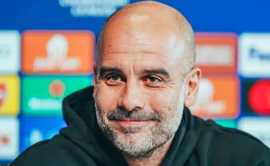 Những lần Pep Guardiola phản ứng khi Man United được nhắc đến