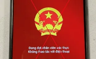 Cho bạn mượn điện thoại cài app Dịch vụ công giả, 2 người mất tiền trong tài khoản