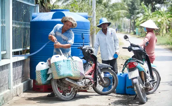 Hàng trăm hộ dân tại Long An thiếu nước sinh hoạt