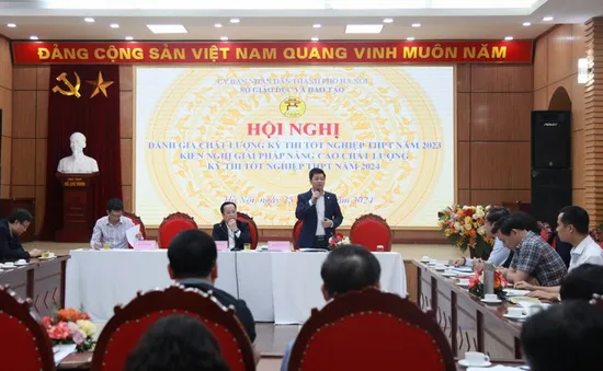 Hà Nội tổ chức ôn tập cho học sinh lớp 12 trên truyền hình