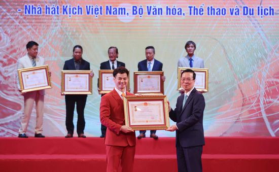 "Ngọc hoàng" Quốc Khánh, Xuân Bắc, Thanh Lam... nhận danh hiệu NSND