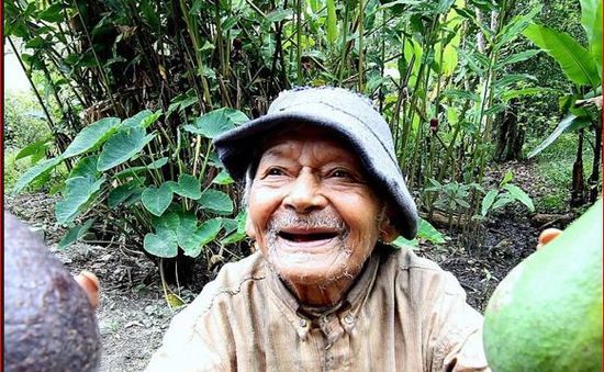 Cụ ông 124 tuổi sống thọ nhờ nhai lá coca