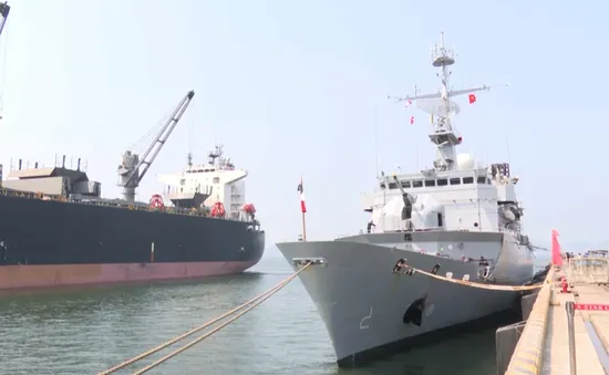 Tàu Hải quân Cộng hòa Pháp thăm thành phố Đà Nẵng