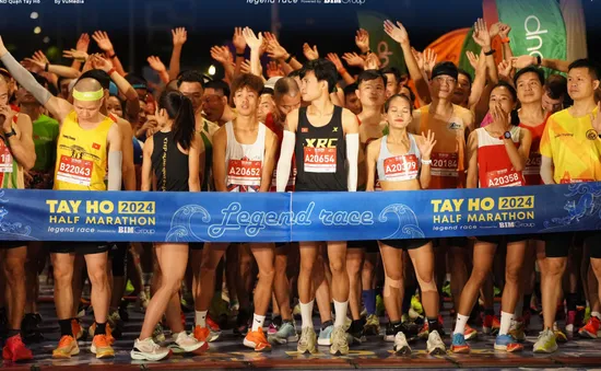 Hơn 10.000 VĐV tham gia Giải chạy bán marathon Tây Hồ 2024