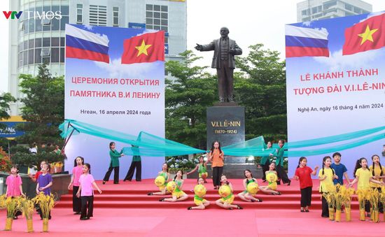 Khánh thành tượng đài Lenin tại thành phố Vinh, Nghệ An