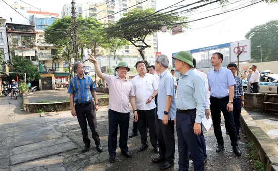 Bí thư Thành ủy Hà Nội: Hoàn thành di dời dân khỏi chung cư nguy hiểm trong tháng 4