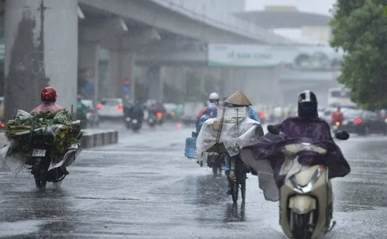 Thủ đô Hà Nội chiều tối và đêm có mưa rào, dông vài nơi