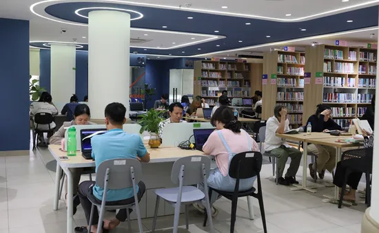 Thư viện Hà Nội: Không gian hiện đại thu hút bạn đọc