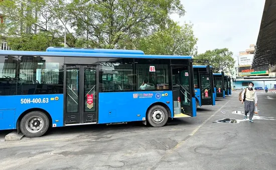 Đẩy mạnh ứng dụng công nghệ thu hút người dân sử dụng xe bus