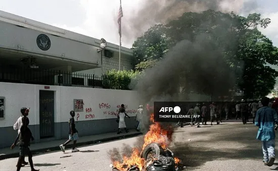 Thủ đô Haiti bị băng đảng tấn công trước thời điểm chuyển giao chính phủ