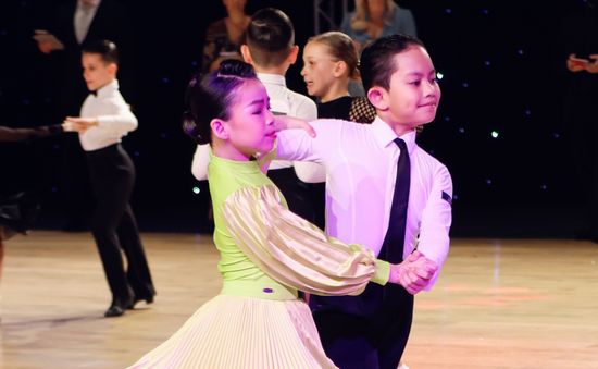 Con trai Khánh Thi - Phan Hiển lần thứ hai vô địch dancesport thế giới