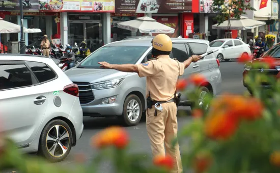 Tuyên truyền an toàn giao thông cho sinh viên trong dịp nghỉ Lễ