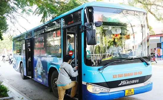 Đi xe bus bằng vé điện tử từ hôm nay (3/4): Đăng ký và gia hạn ra sao?