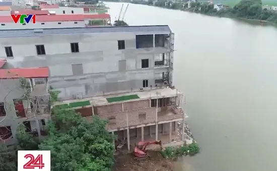 Nguy cơ sạt lở do xây dựng trái phép lấn sông Cầu