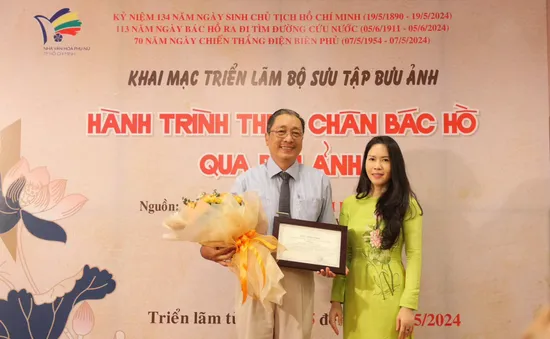 Hành trình theo chân Bác Hồ qua bưu ảnh