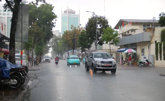 Sau mưa chuyển mùa, cẩn trọng đường trơn trượt