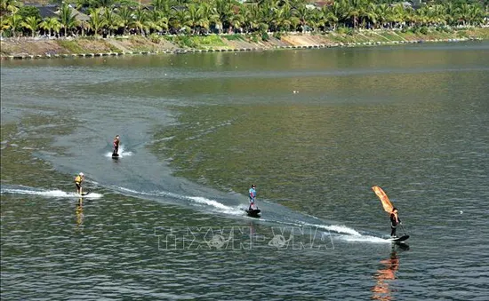 Thú chơi lướt ván phản lực