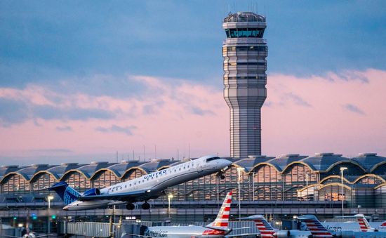 Mỹ ban hành luật cải cách và an toàn hàng không, cho phép Boeing tiếp tục sản xuất máy bay chở hàng 767