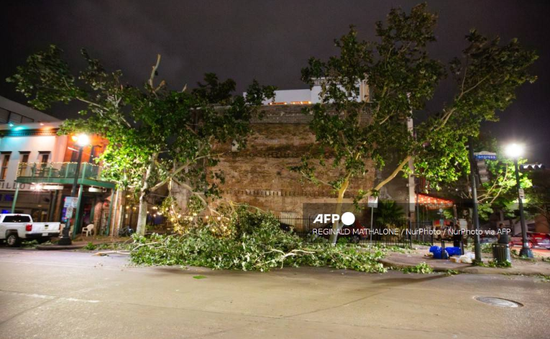Bốn người thiệt mạng sau cơn bão dữ dội tàn phá Houston