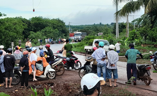 Bình Phước: Xe tải va chạm xe máy, 2 người tử vong tại chỗ